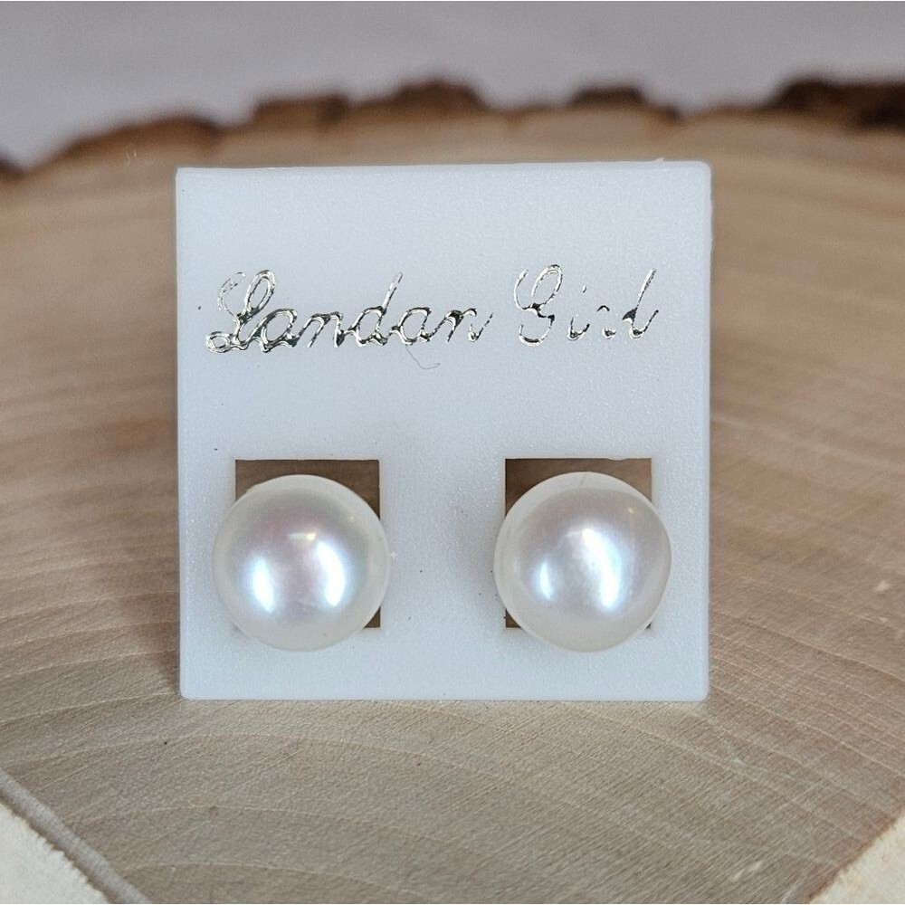 Vintage London Girl Genuine Freshwater Pearl Stud Earrings NWT 1970s Classic NWT